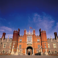 Hampton_Court_Palace.jpg